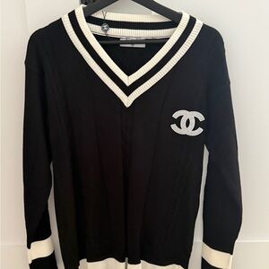 Black and white V-Neck Sweater